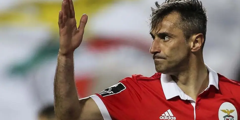 Who Comes Close? The Main Competitors